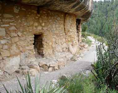 Trek Down to Walnut Canyon