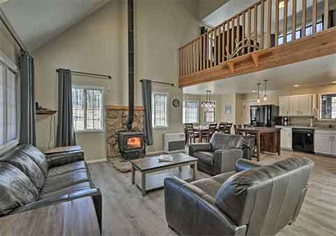 Spacious Family Home Surrounded by Mtn Views!